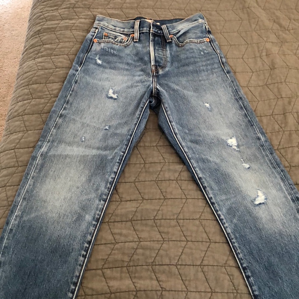 SIZE 24: Levi’s wedgie straight fit, NEVER WORN!